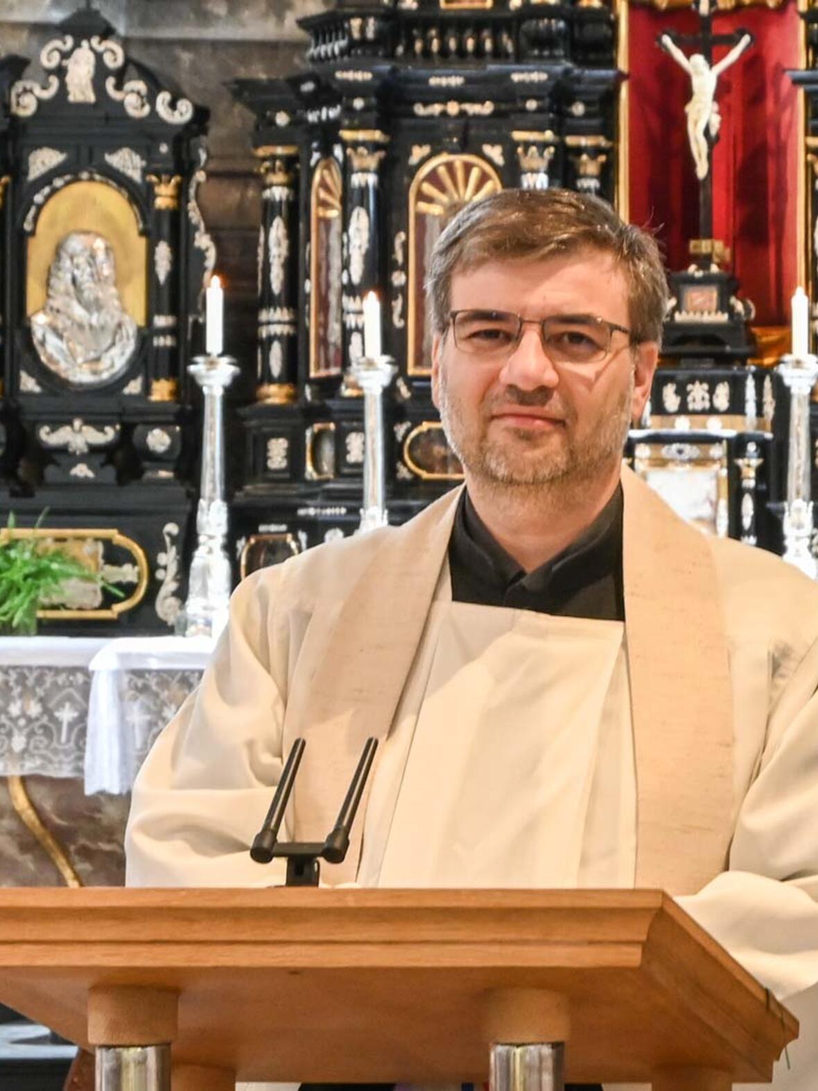 Pfarrer Dominic Leutgäb