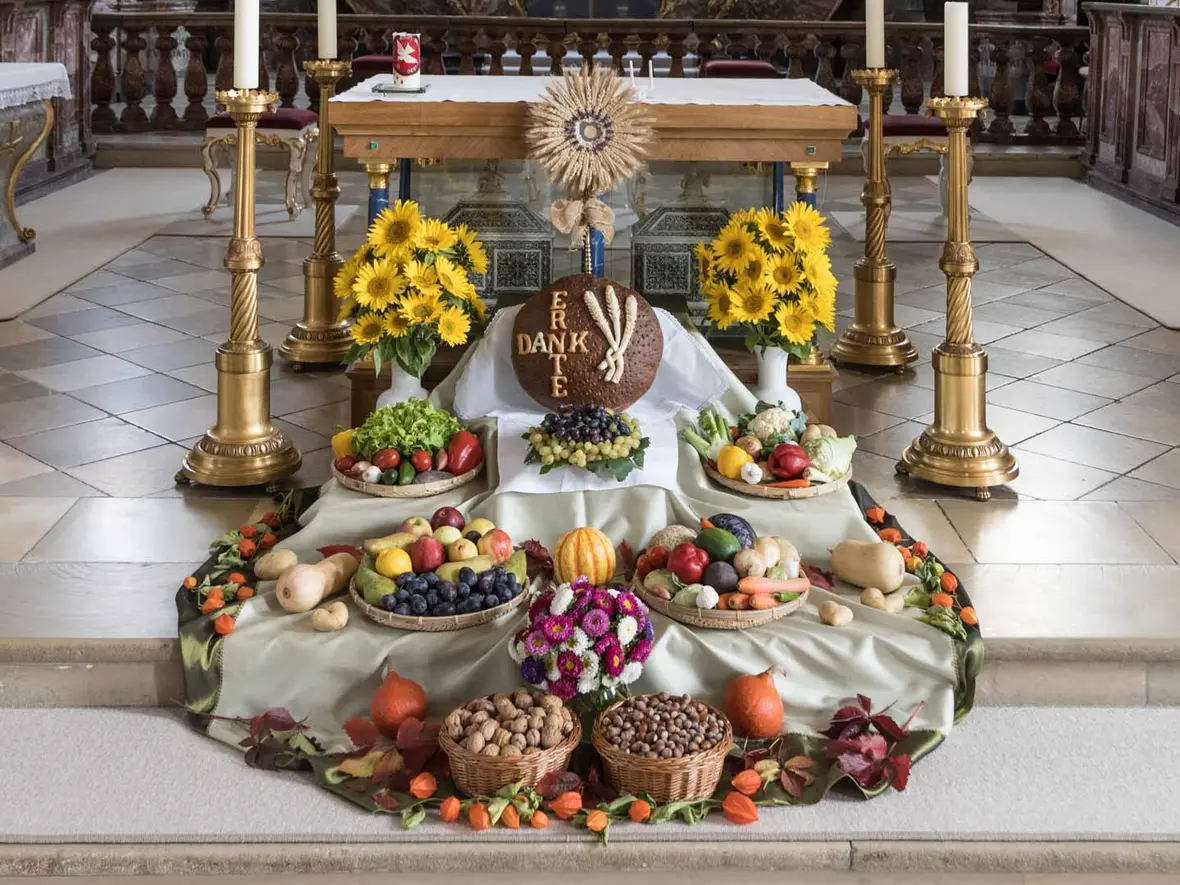 Erntedankaltar in der Hofkirche