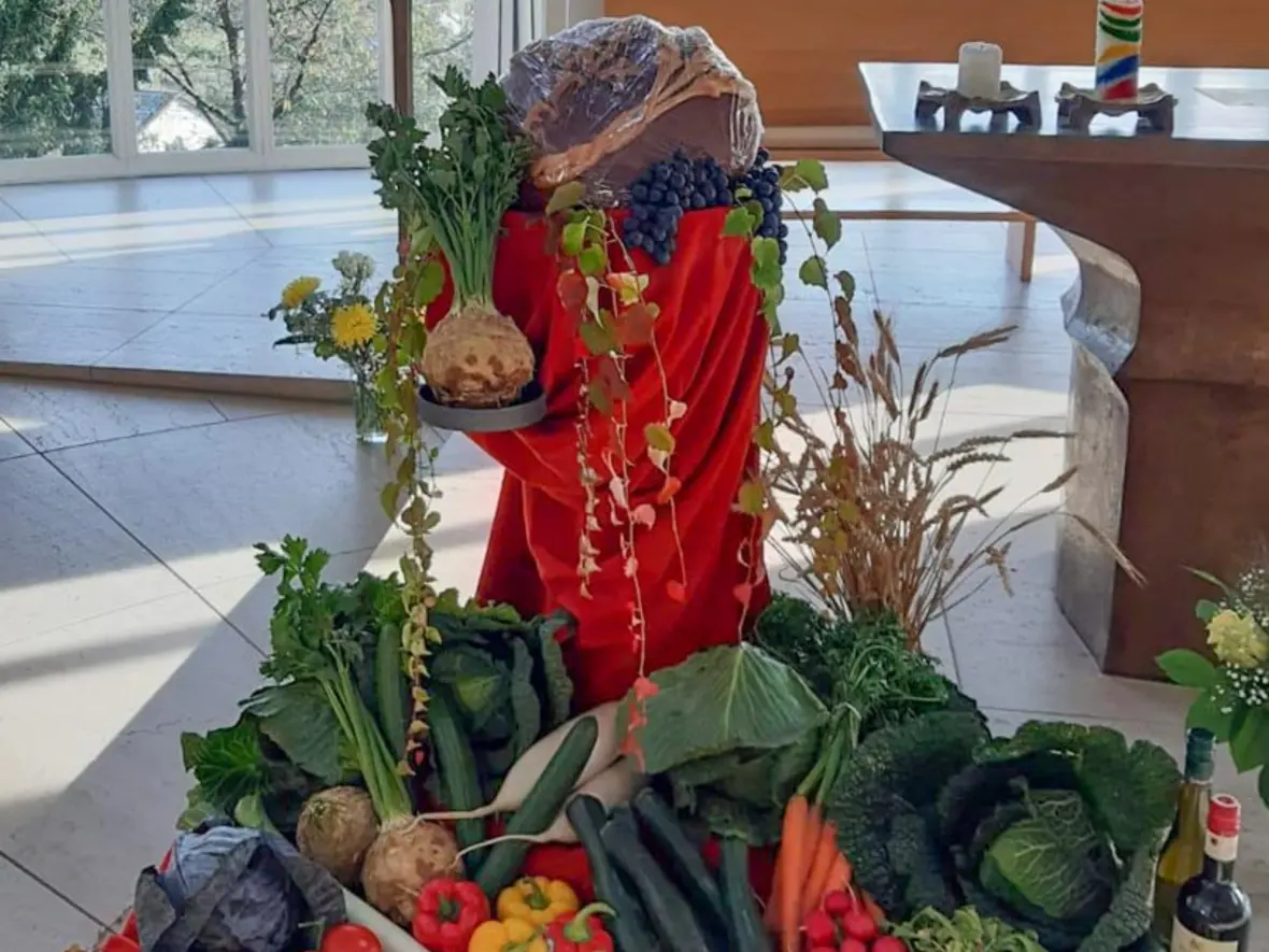 Erntedankaltar in der Kapelle des Klosters Maria-Ward