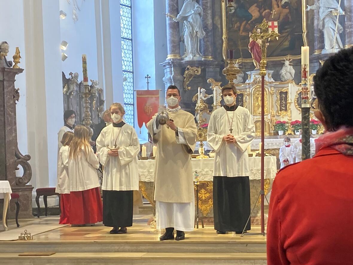 Diakon mit Weihrauchfass