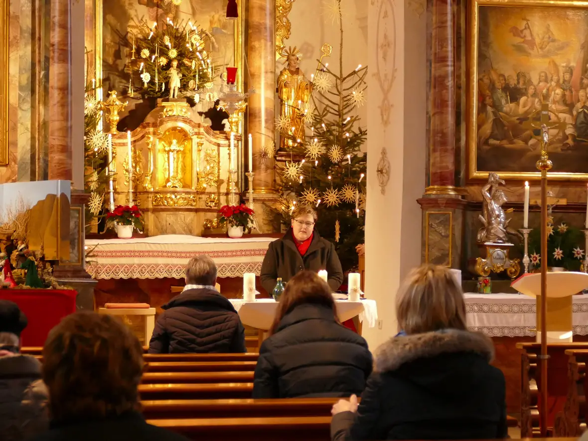 Rebecca Rein bei der Wort-Gottes-Feier in Ried