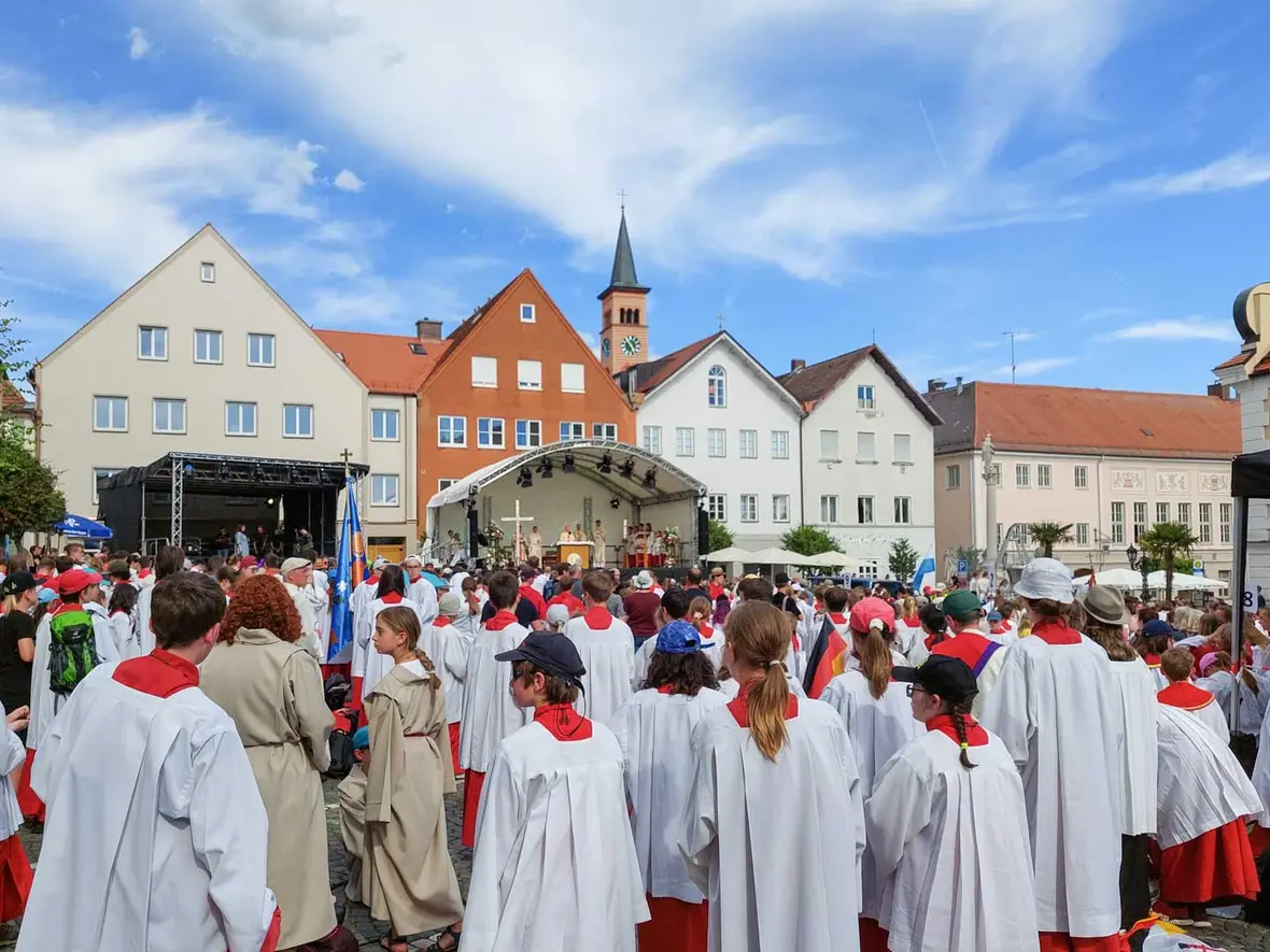 Auf dem Friedberger Marienplatz