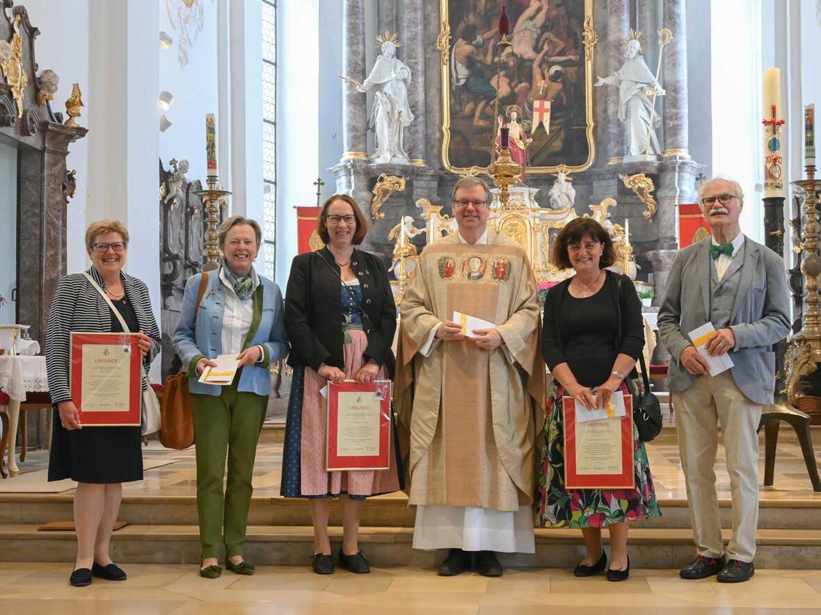 v. l.: Monika Schatzmann, Dr. Marlene Mikyska, Maria Machel, Pfarrer Herbert Kohler, Martina Dann, Dr. Ivo Henichs