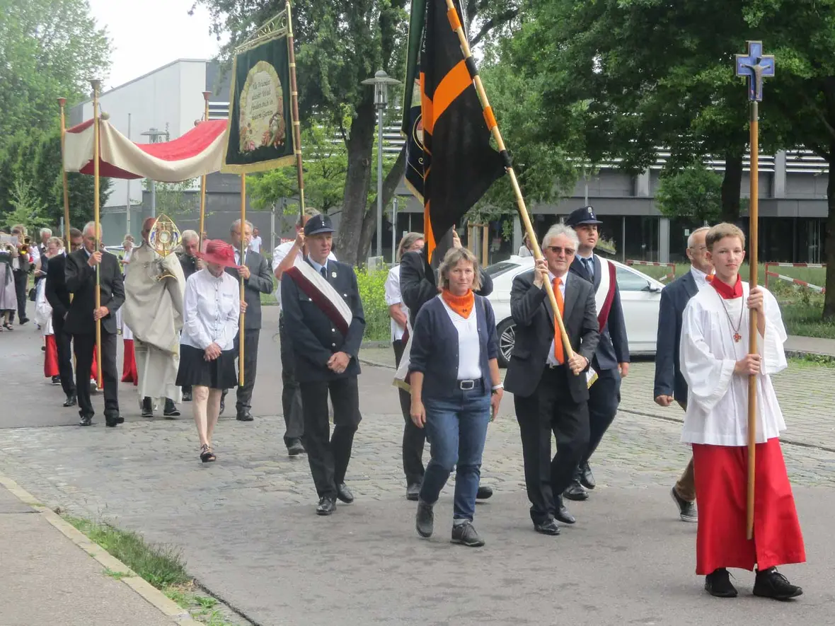 Die Kolpingfamilie nahm auch an der Fronleichnamsprozession der Pfarrei St. Ulrich teil.