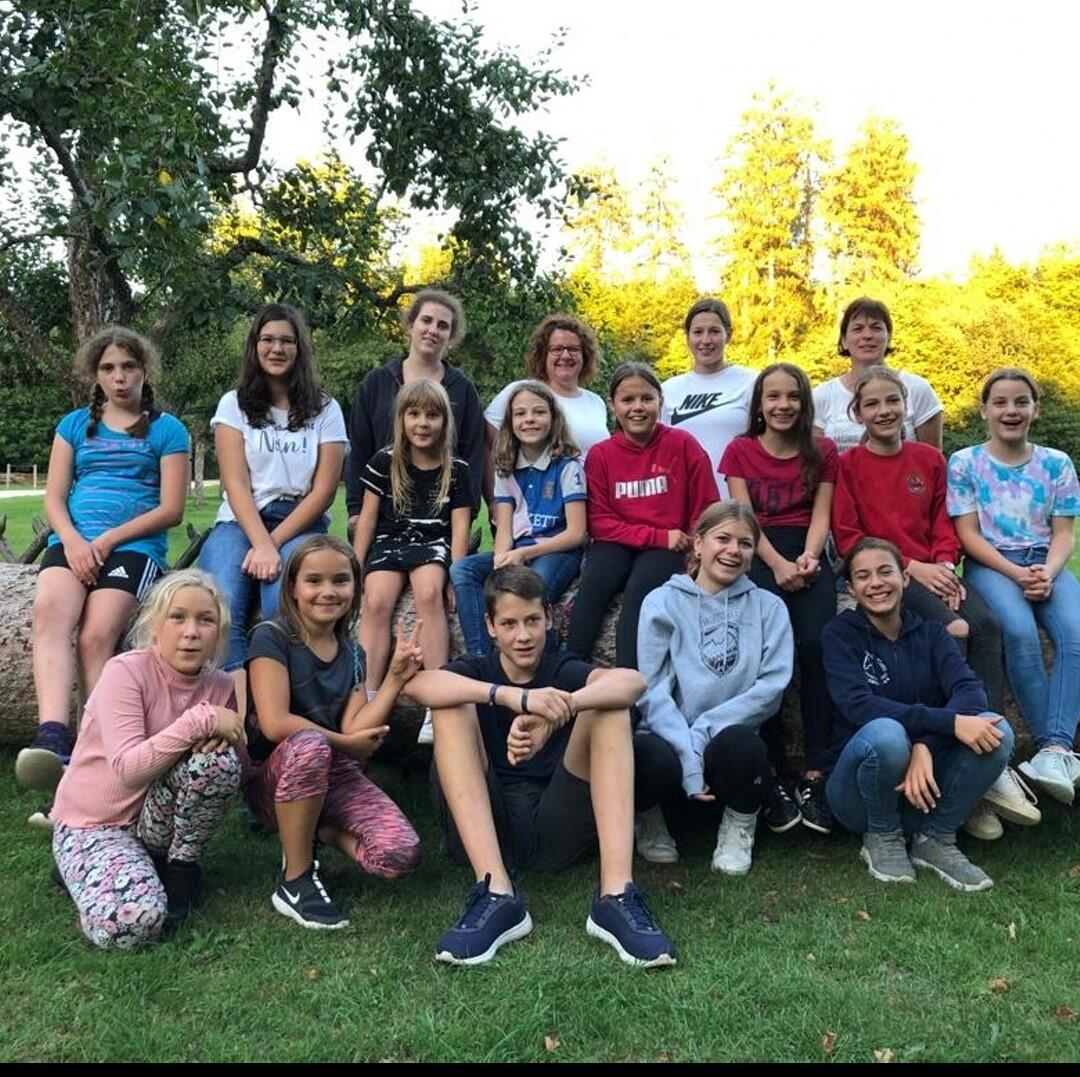 Glückliche Gesichter der Rieder Minis beim Ausflug