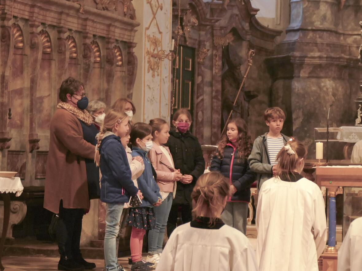 Die Erstkommunionkinder durften zum Altar kommen