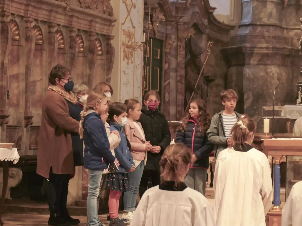 Die Erstkommunionkinder durften zum Altar kommen
