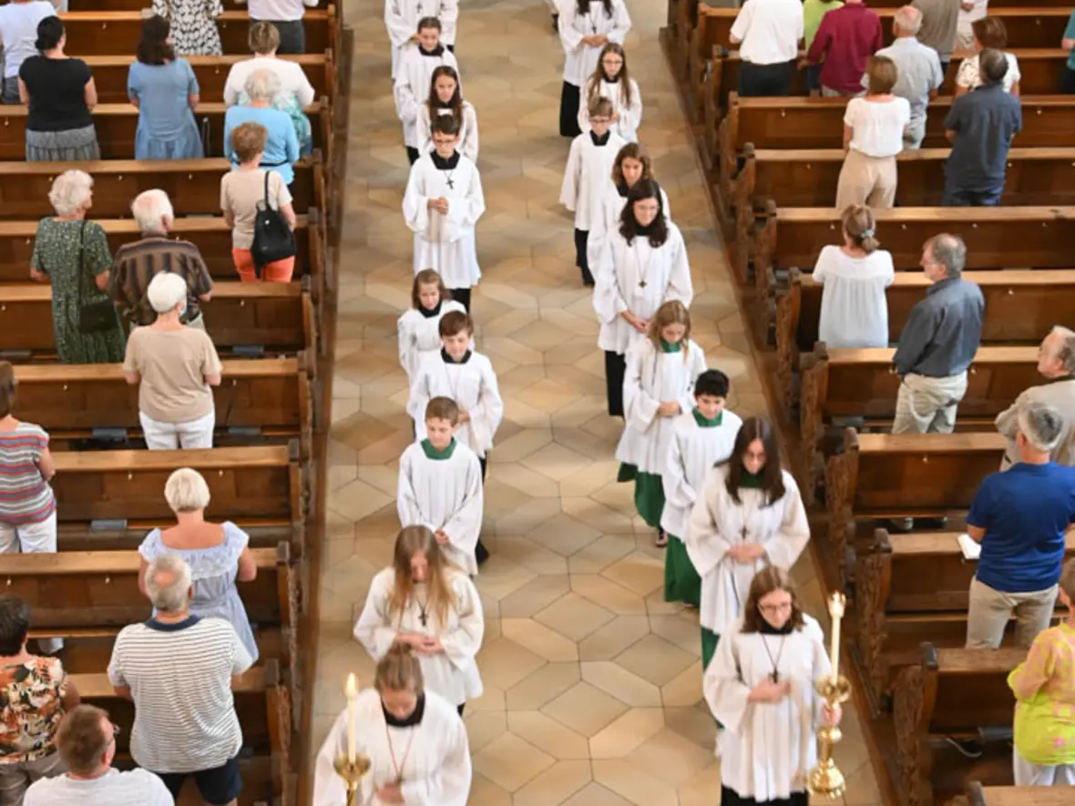 Viele Ministranten kamen zur Verabschiedung.
