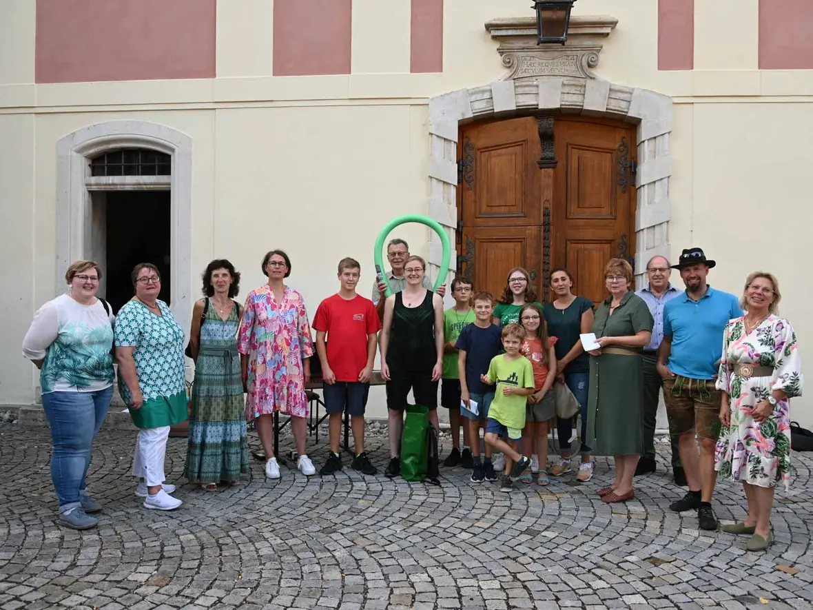 Gruppenbild in Grün - wer irgendwas Grünes an hatte, durfte aufs Bild