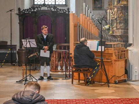 Bilder zum Festgottesdienst aus der Pfarrei St. Peter