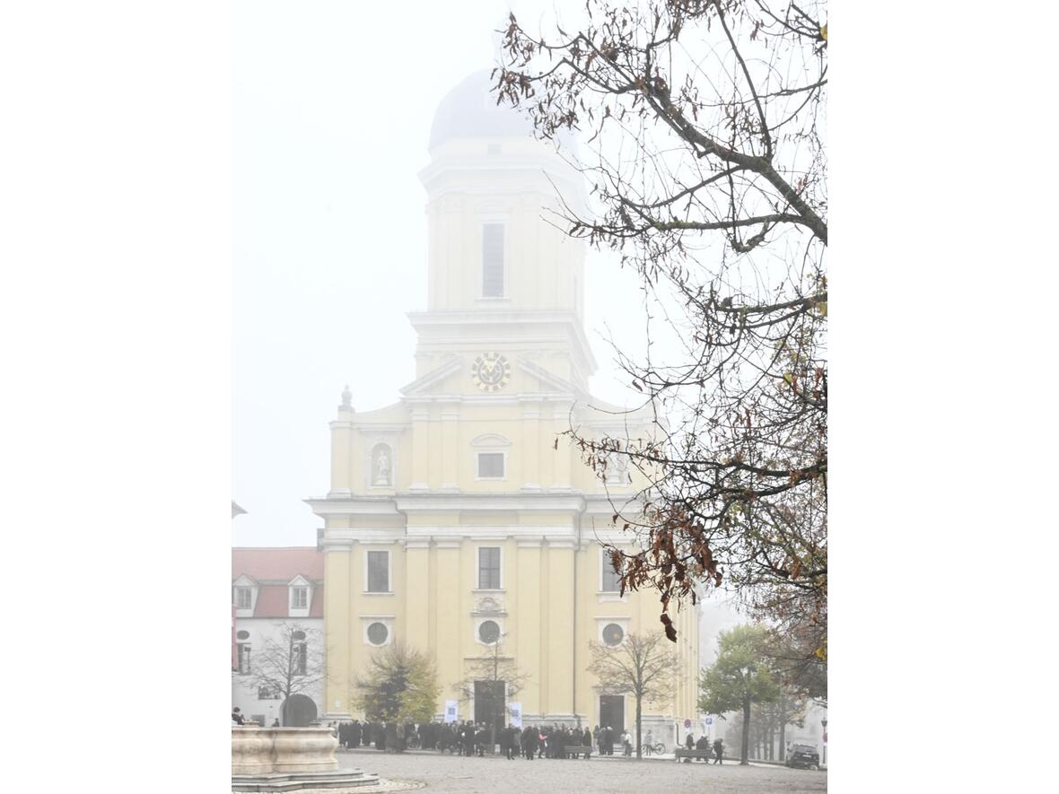 Bilder zum Festgottesdienst aus der Pfarrei St. Peter