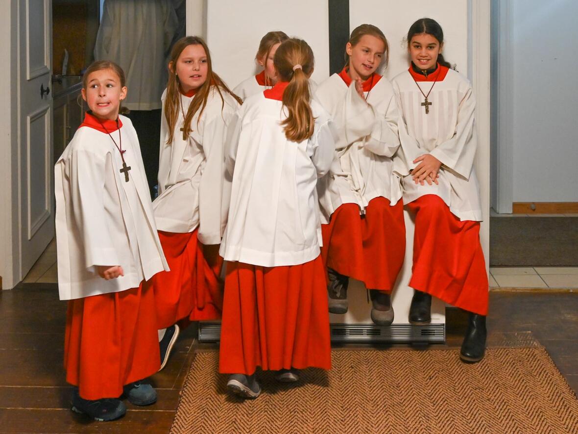 Bilder zum Festgottesdienst aus der Pfarrei St. Peter