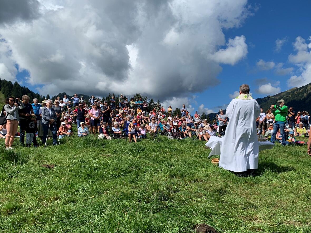 Zahlreiche Gläubige feierten die Bergmesse im Gunzesrieder Tal mit