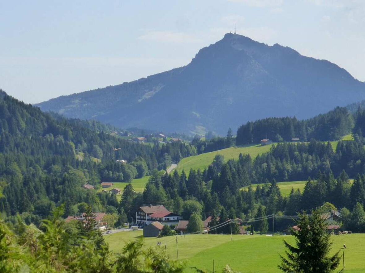 Blick auf den Hausberg, den Grünten