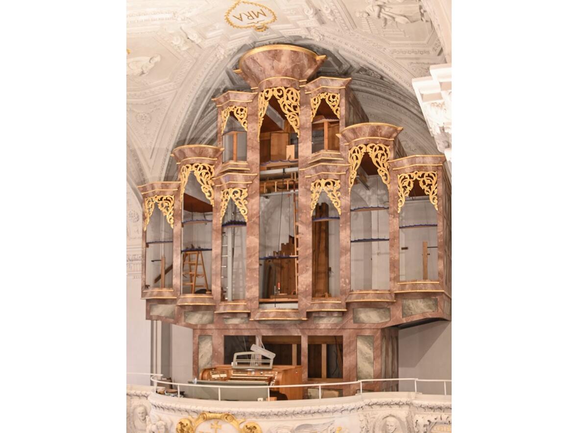 Wie wird die Orgel nach der Renovierung mit dem neuen Licht strahlen.