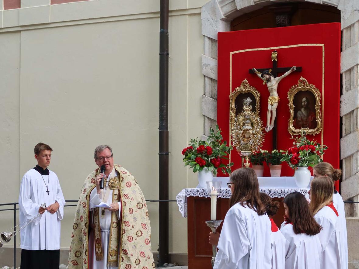 Beim 4. Altar am Eingang der Heilig Geist Kirche