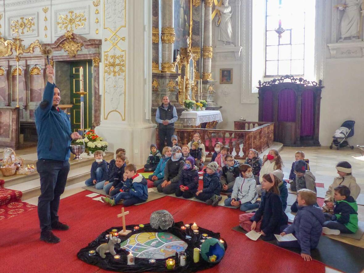 Kinder-Osterfeier in der Hofkirche