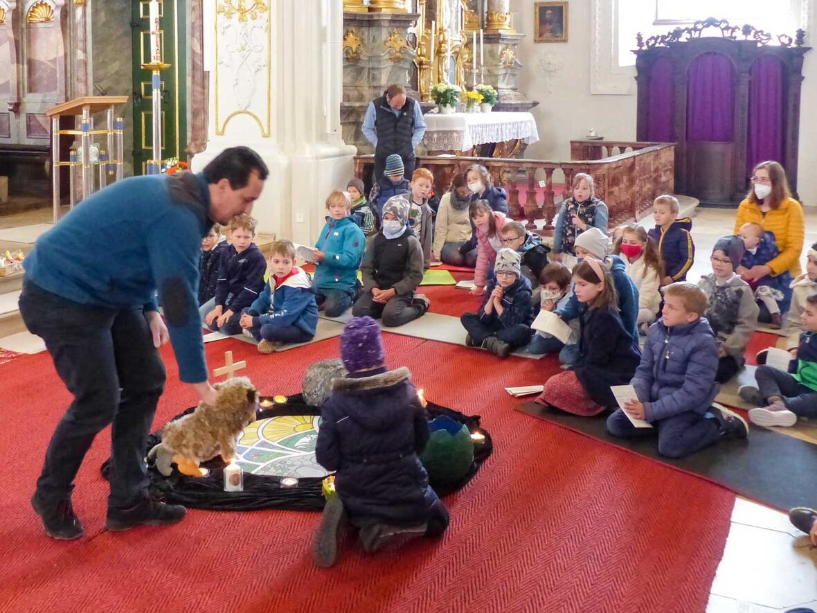 Kinder-Osterfeier in der Hofkirche