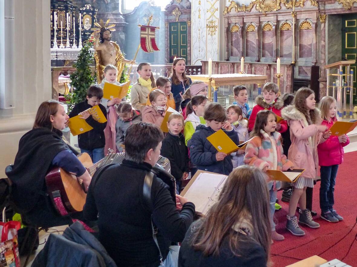 Kinder-Osterfeier in der Hofkirche