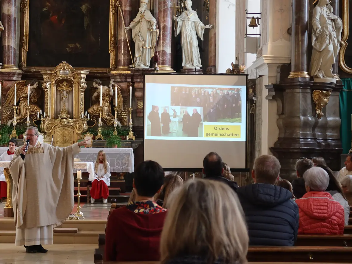 Wo ist Kirche? Pfarrer Kohler zeigt Beispiele.