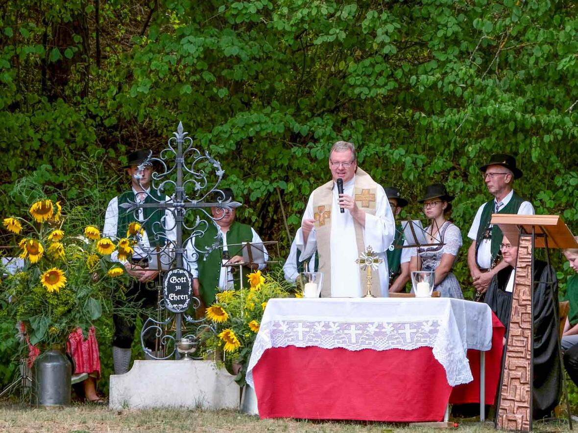 Kreuzsegnung beim Schützenverein Sehensand