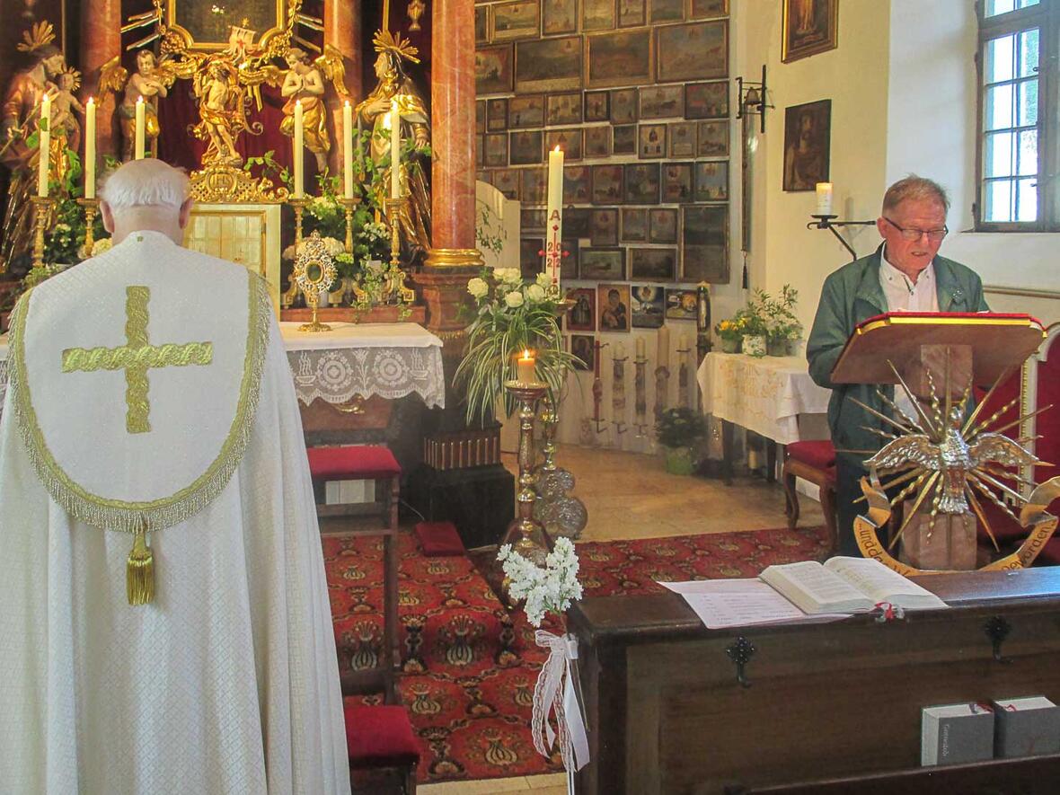 Zelebrant Monsignore Vitus Wengert, Lektor Hans Omaseiter