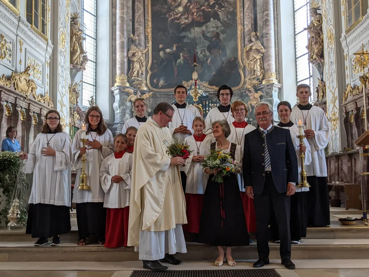 Verabschiedung Frau Reiter im Kreis der Ministranten