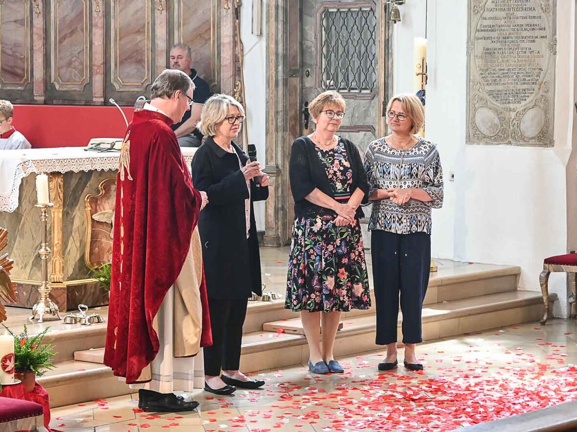 von links: Pfarrer Herbert Kohler, Barbara Seemann, Inge Regnat, Maria Schiller