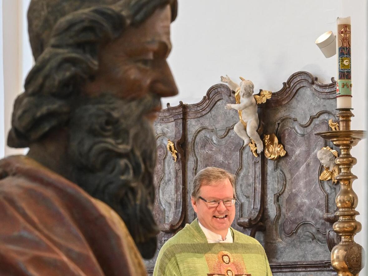 Patrozinium in St. Peter Petrus ahnt noch nicht was auf ihn zukommt.