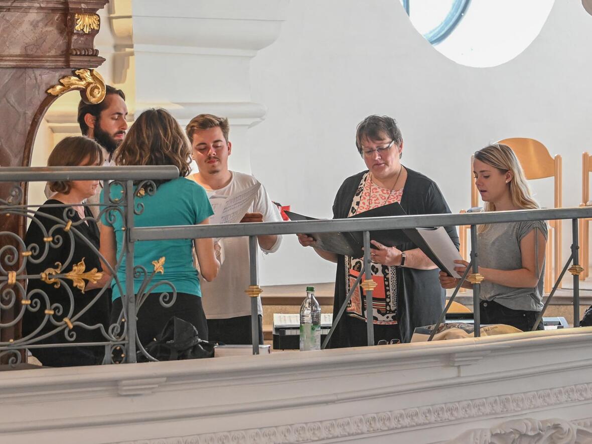 Das Ensemble 1508 gestaltet musikalisch die Vesper ...