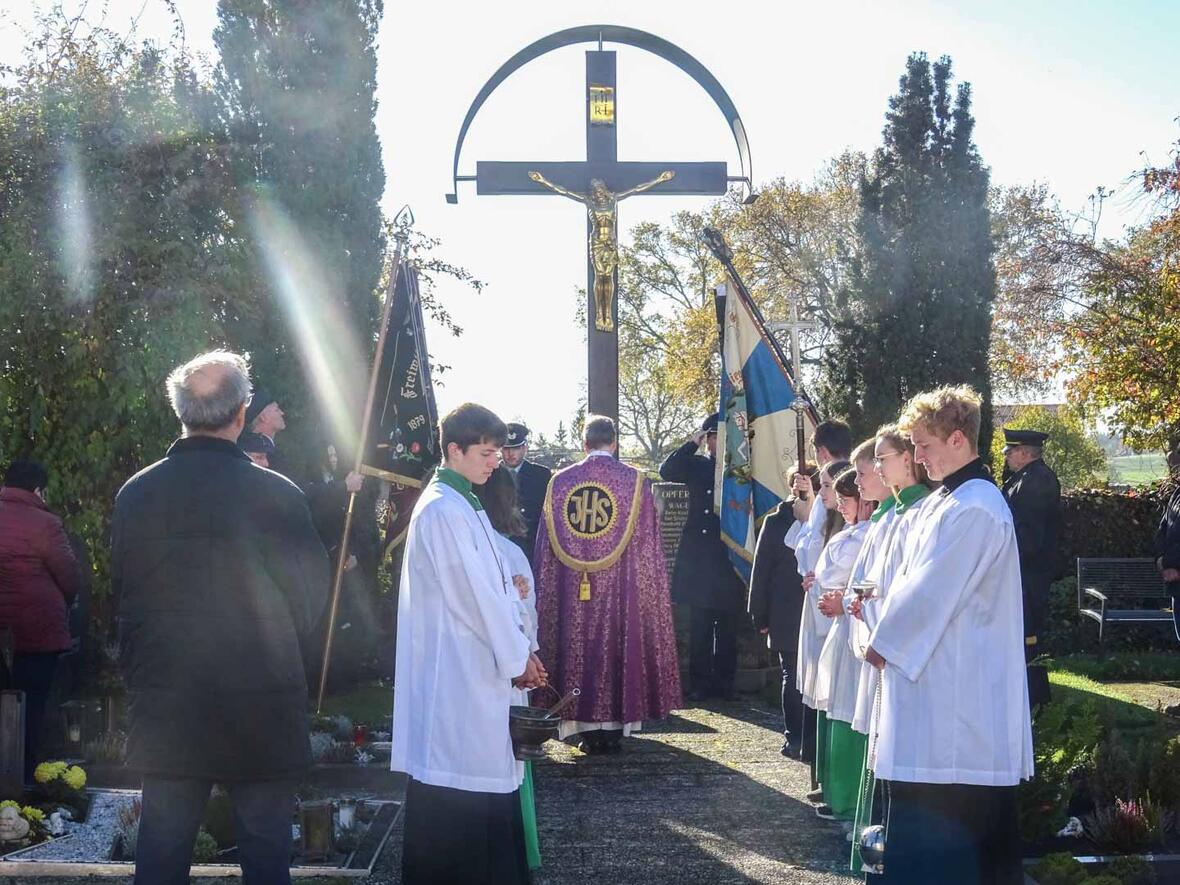 Beim Choral "Ich hatt' einen Kameraden"