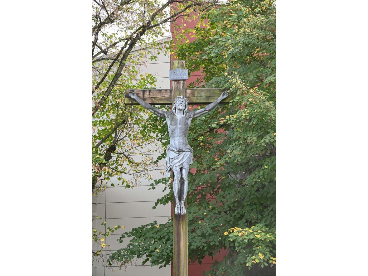 Das große Kreuz am Alten Friedhof