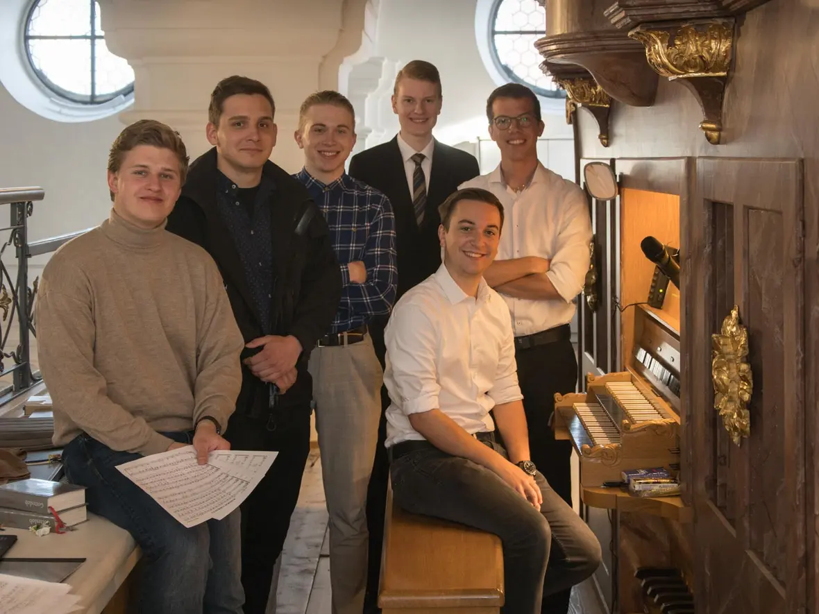 Die Schola des Priesterseminars gestaltete musikalisch den Gottesdienst.
