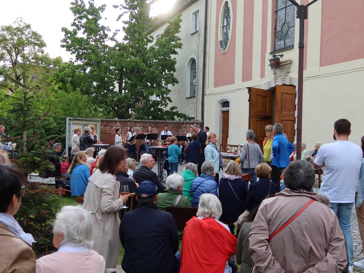 Serenade Pfarrgarten Hl. Geist Über 100 Besucher genossen die Serenade.