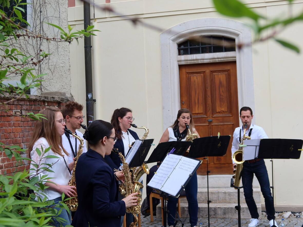 Serenade im Pfarrgarten Hl. Geist Die Saxophonisten begeisterten.