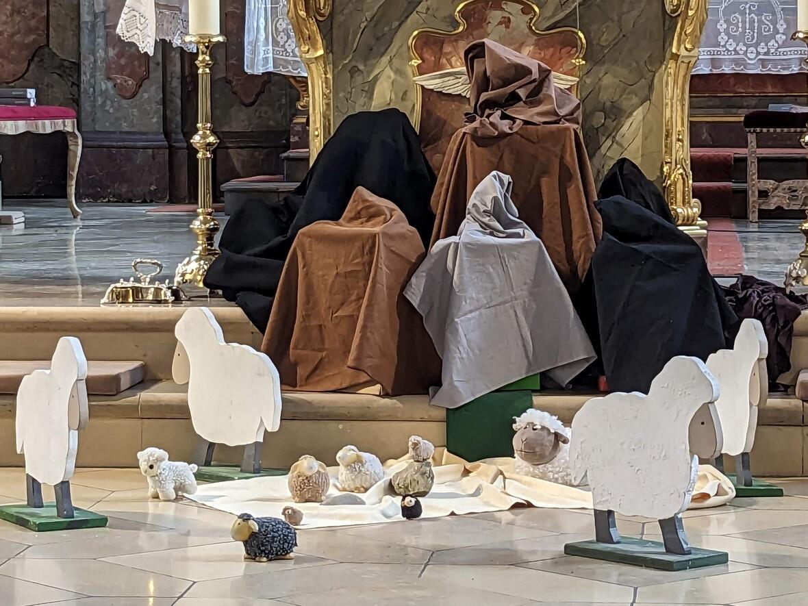 Verirrte Schafe, denen der Hirte fehlt.