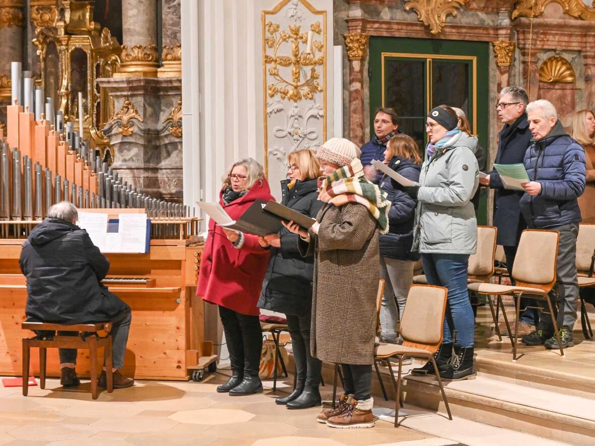 Schola-Gesänge unter der Leitung von Andreas Strahl.