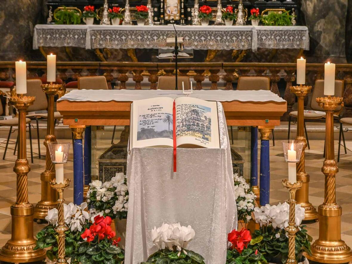 Die Bibel im Mittelpunkt