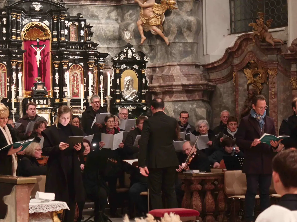 Gottesdienst Christkönig Chor mit Solisten und Orchester