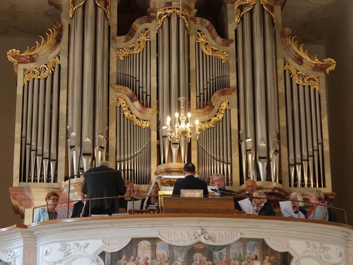 Michael Bachmann brachte die Link-Orgel gleich mal kräftig zum Klingen.