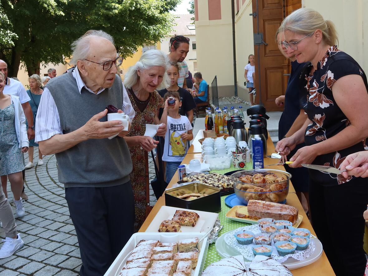 Das Kuchenbuffet kam gut an,