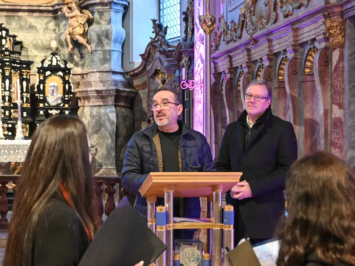 "Musik zu Ehren Gottes" - was heißt das? Bei der Verabschiedung bat Pfarrer Kohler Uli Höfle noch um Statements.