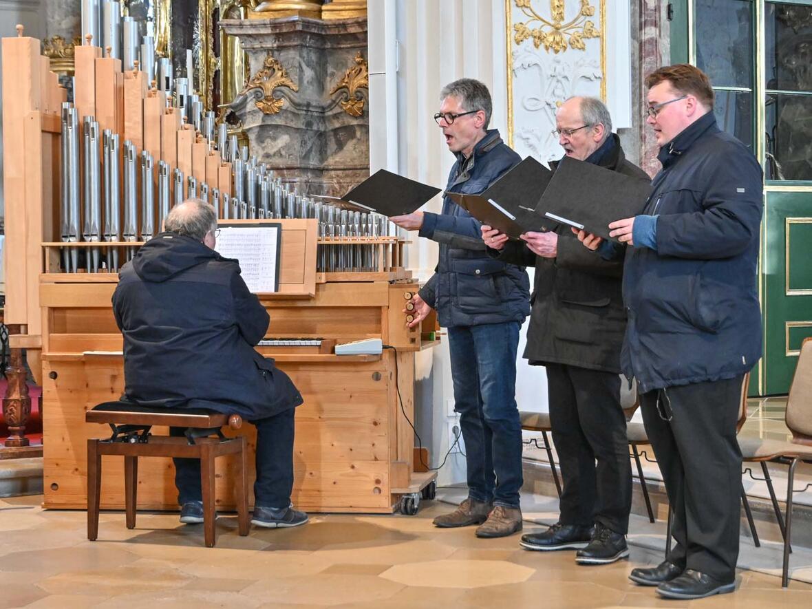 Die Männerschola um Andreas Strahl sorgte in gewohnter Weise für die musikalische Gestaltung.