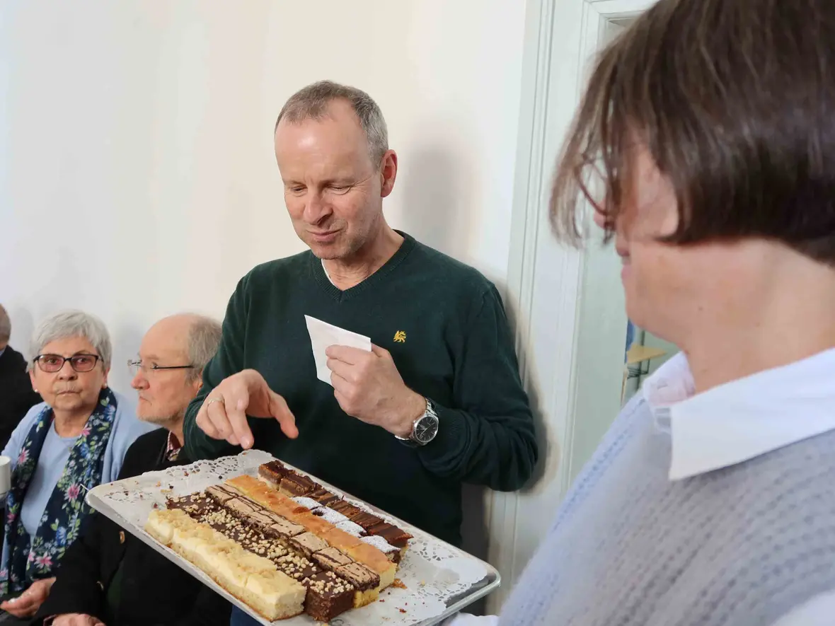 Zur Begrüßung gab es (reichlich und schmackhaft) Kaffee und Kuchen