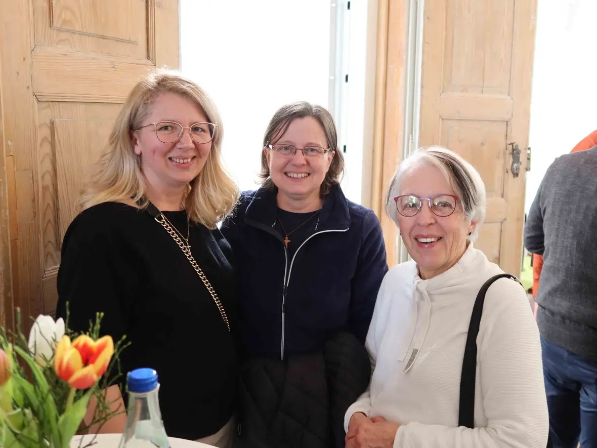 Die Mesnerinnen Andelka Bagaric und Margit Ettig mit Rosa Maria Böhm vom Kath. Frauenbund Neuburg