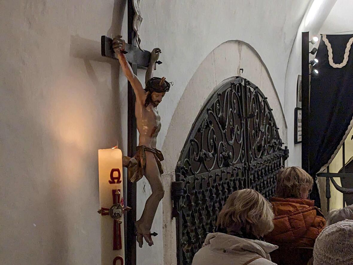 ... und ist ein stimmungsvoller Raum für Gebet und Messe.