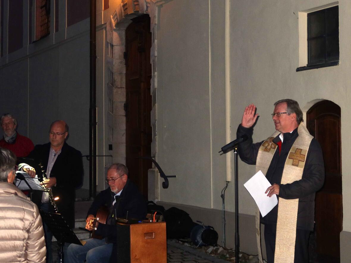 Mit dem Segen beendete Stadtpfarrer Kohler das Friedensgebet.