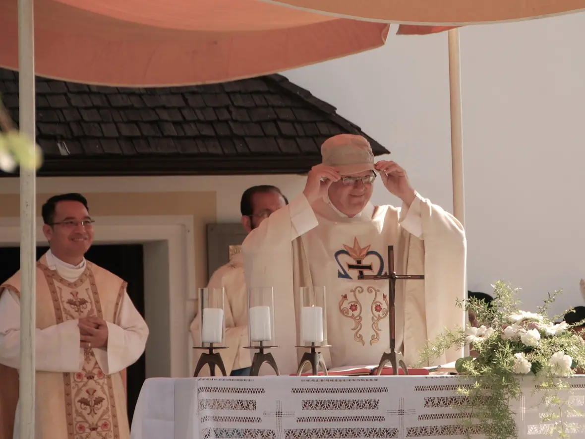 Stadtpfarrer Kohler gut "behütet"