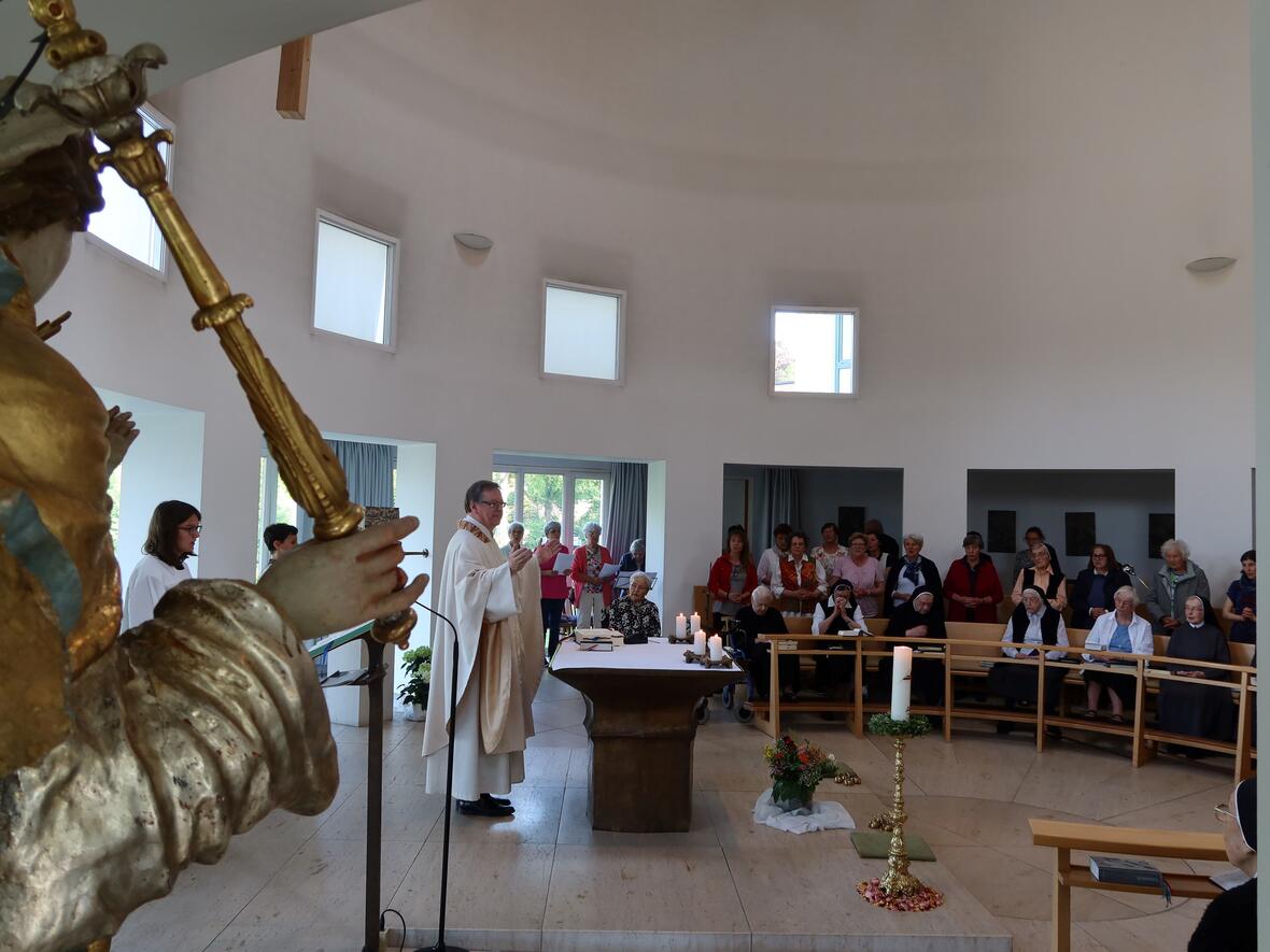 Abendmesse im Maria-Ward-Kloster