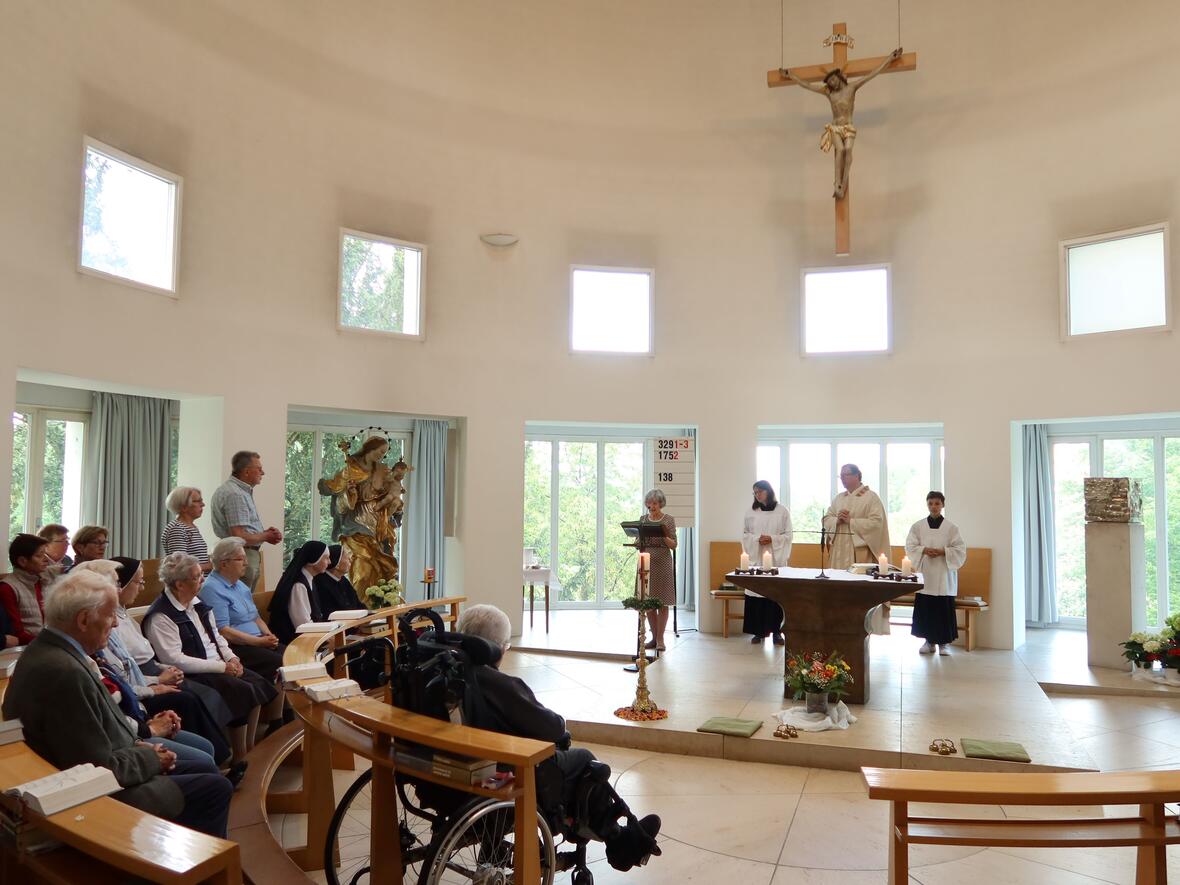 Abendmesse im Maria-Ward-Kloster